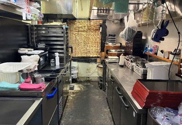 【板橋区・板橋区役所前駅徒歩5分】仲宿商店街至近の鰻屋居抜き物件／1階路面14坪・和食店にもおすすめ